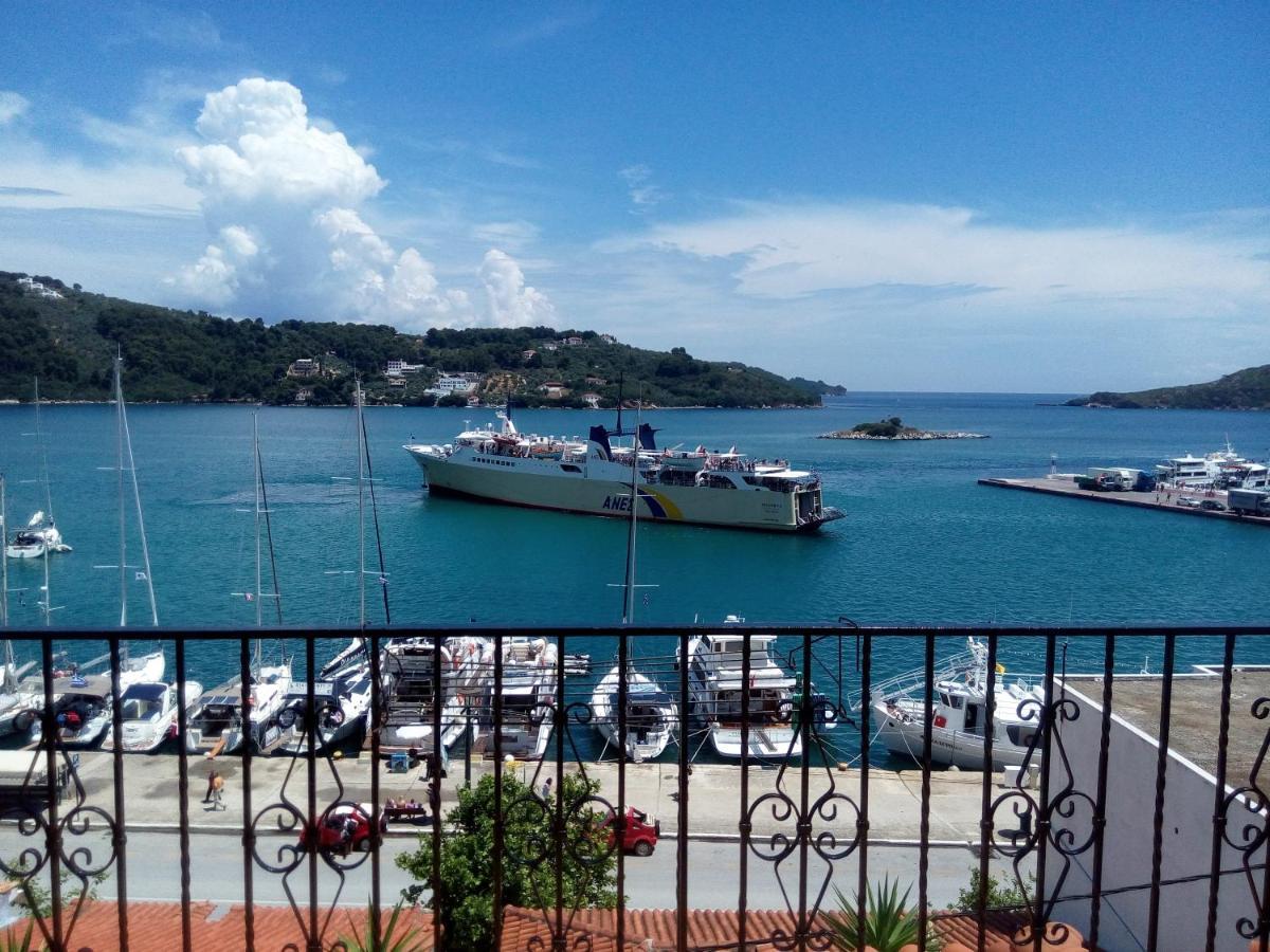 Skiathos City Views Studios-Apartments エクステリア 写真