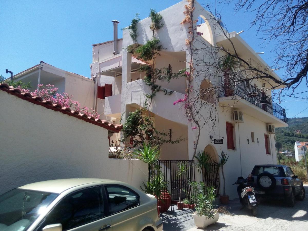 Skiathos City Views Studios-Apartments エクステリア 写真
