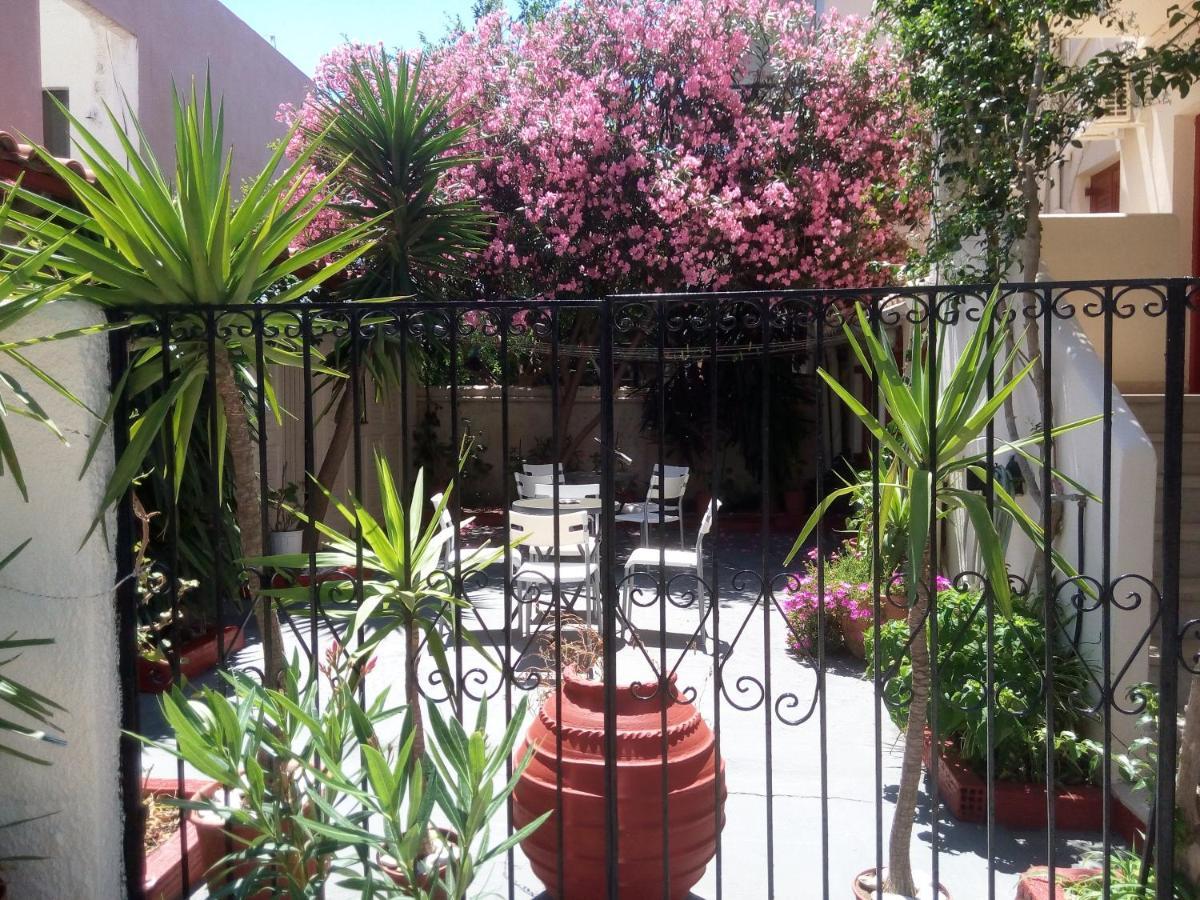 Skiathos City Views Studios-Apartments エクステリア 写真