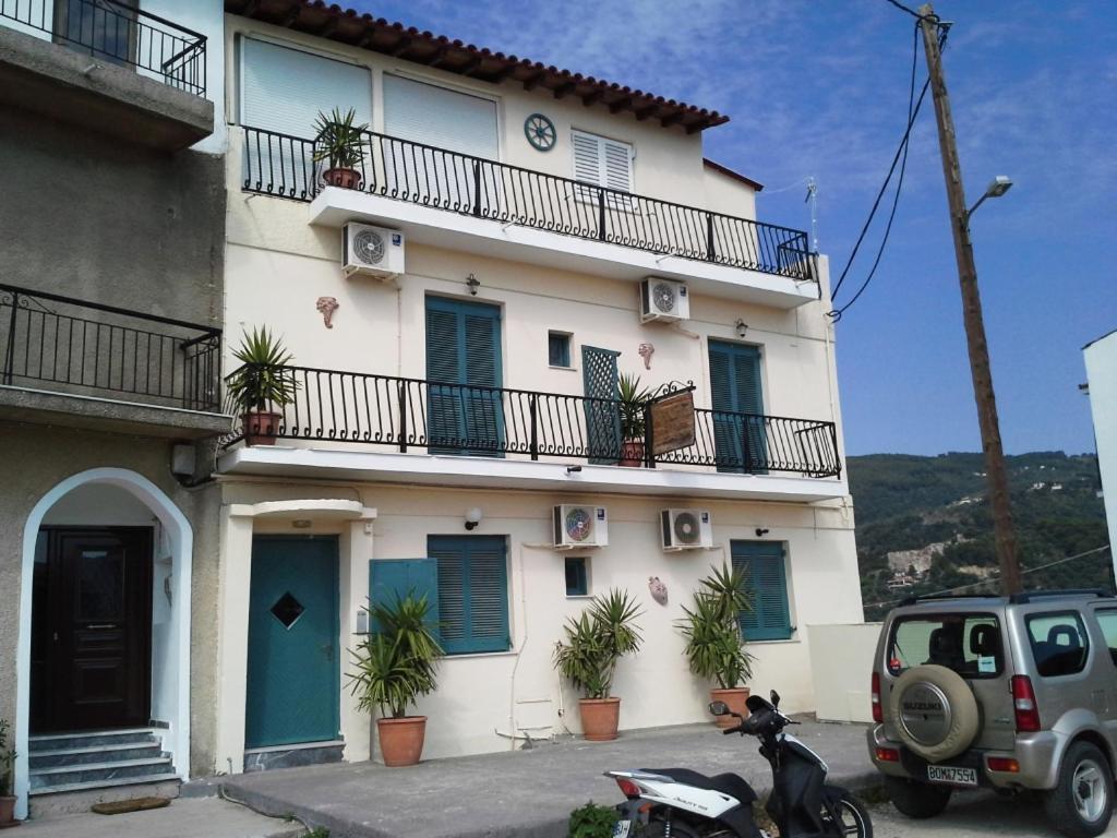 Skiathos City Views Studios-Apartments エクステリア 写真